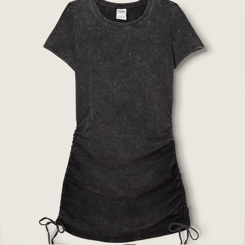 NEW - Victoria Secret PINK SHORT SLEEVE DRESS
Size: US S
New without tags